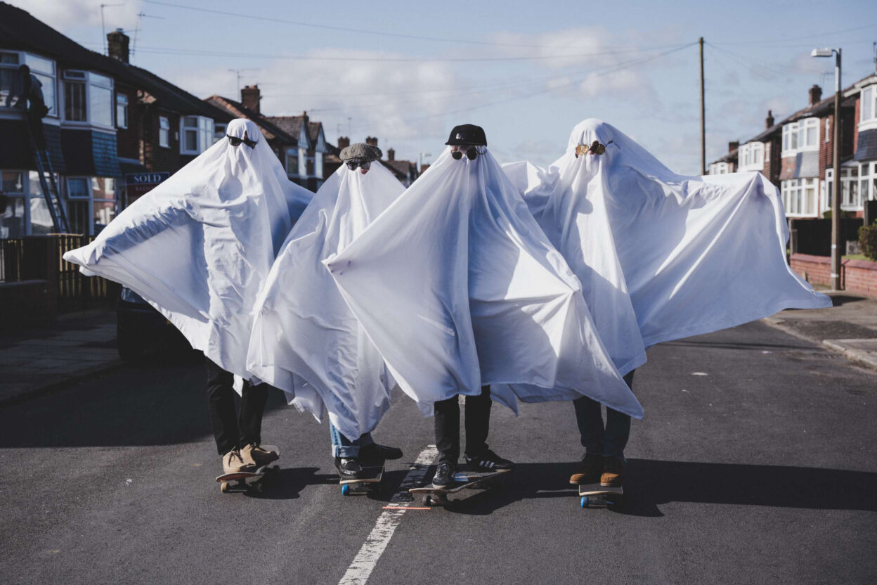 THE LATHUMS get spooked in video for new single 'I See Your Ghost' - Watch Now 