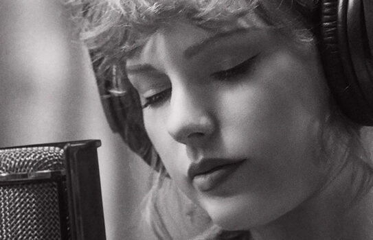TAYLOR SWIFT'S “folklore: the long pond studio sessions” to premiere exclusively on Disney+ on 25th November 2