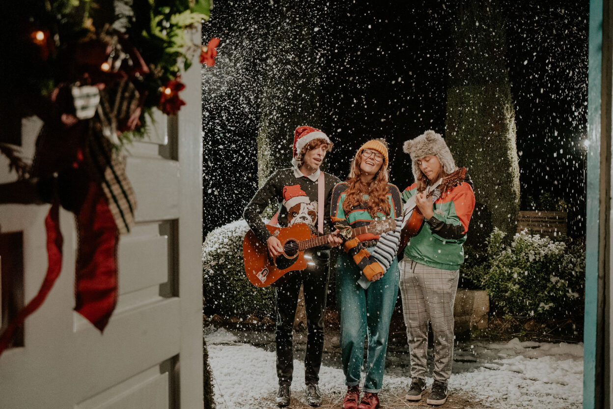 Join Northern Ireland’s finest musicians, actors, poetry and story-telling, filmed live at the Ulster Folk Museum for UNDER A CHRISTMAS SKY 1