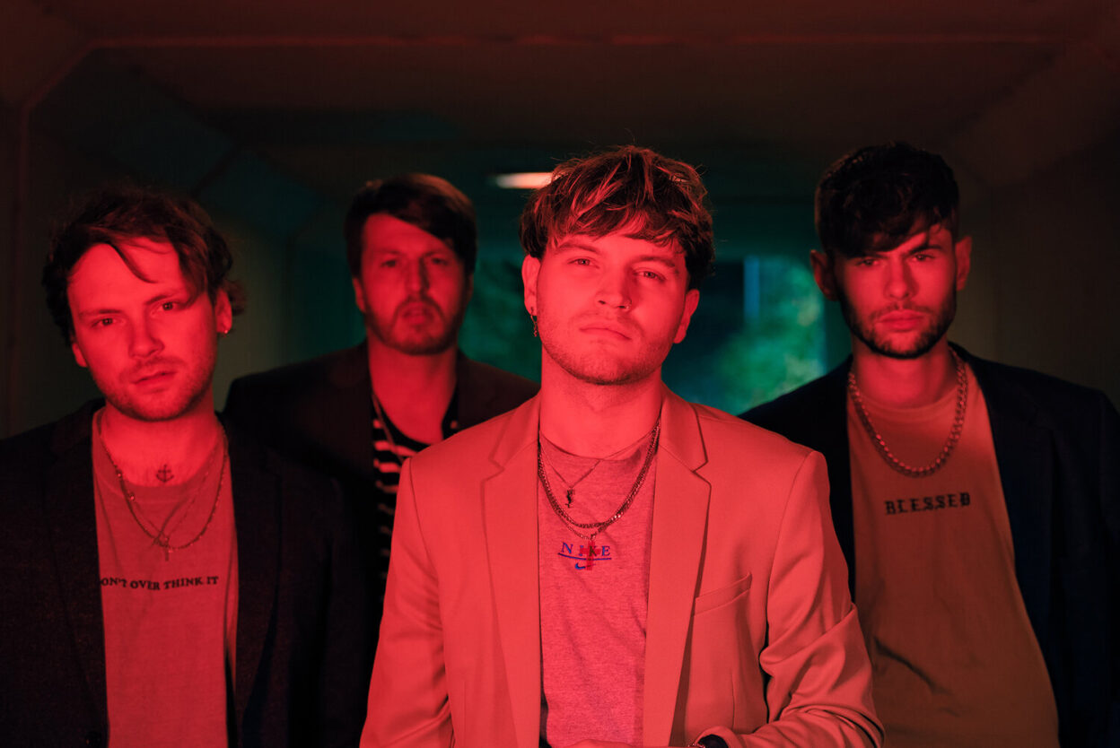 VIDEO PREMIERE: Bad Love - Cashmere Tears 