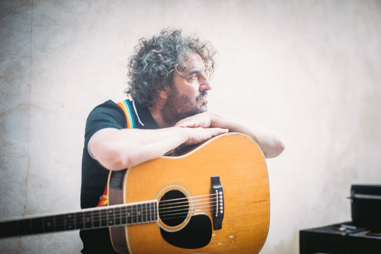 PREMIERE: Ian Prowse releases 'Home' video in support of CALM 
