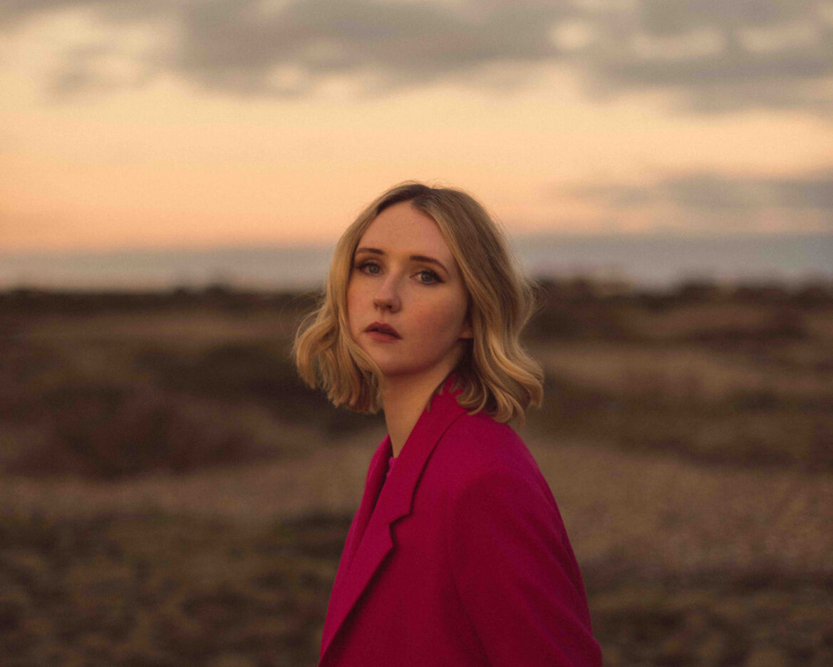 INTERVIEW with rising Irish singer-songwriter LILLA VARGEN 