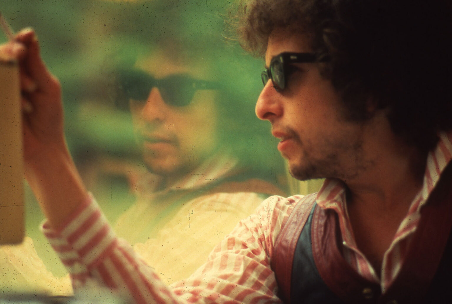 Universal Music Group Acquires BOB DYLAN’S Entire Catalogue Of Songs