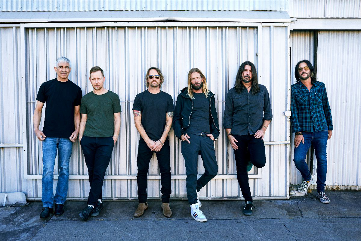 FOO FIGHTERS celebrate Dave Grohl's birthday with new track 'Waiting on a War' 