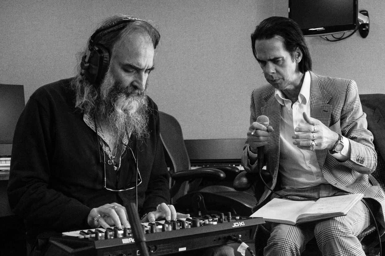NICK CAVE & WARREN ELLIS release new album 'Carnage' - Listen Now! 
