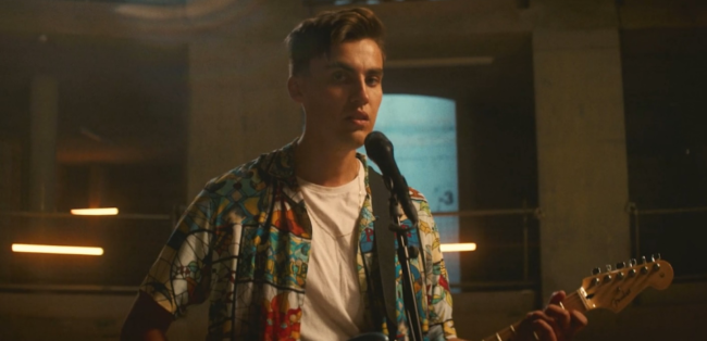 JC STEWART shares new live session of ‘Break My Heart’ - Watch Now! 