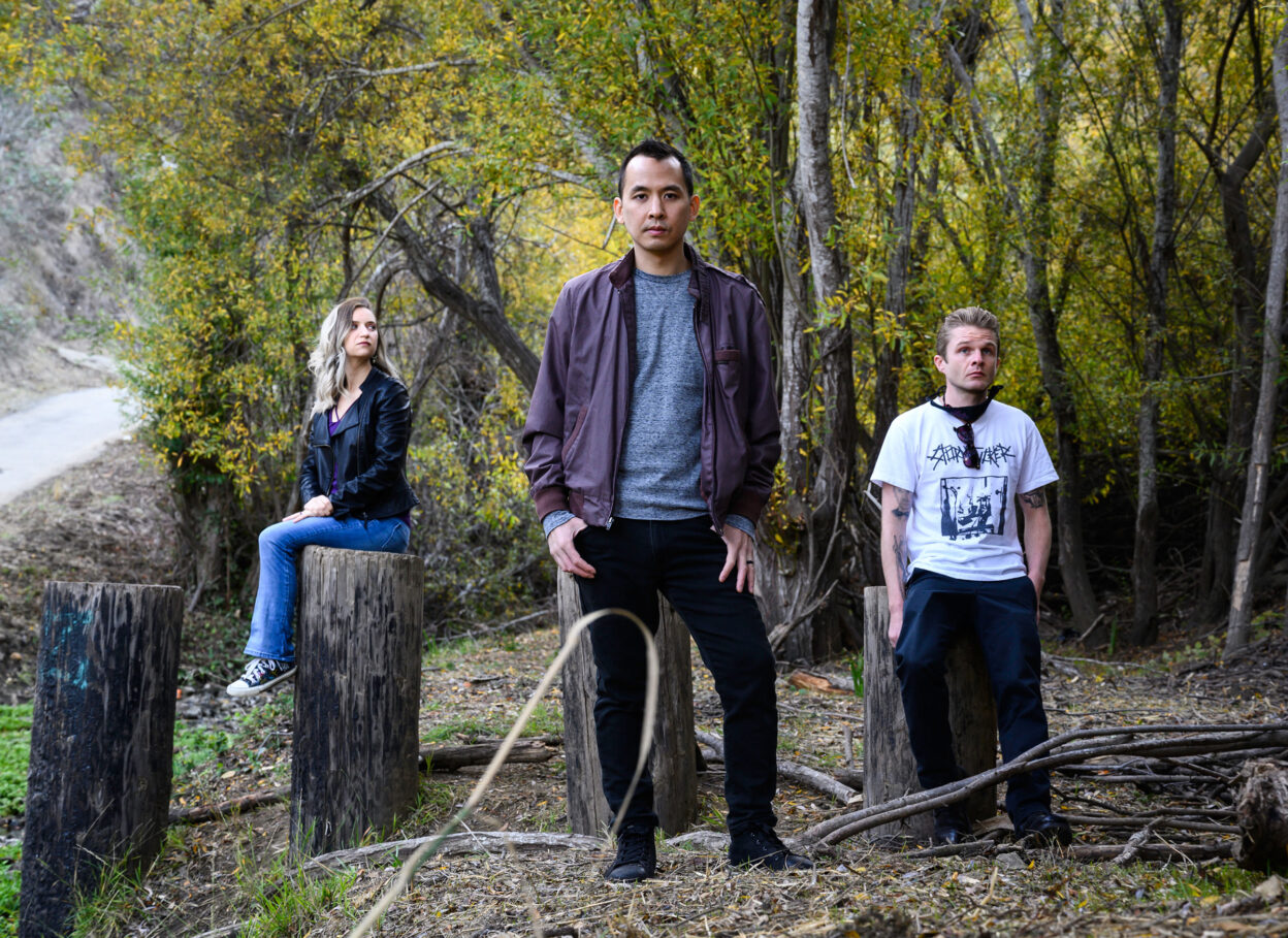 TRACK PREMIERE: Hunters Chorus - The Deal 