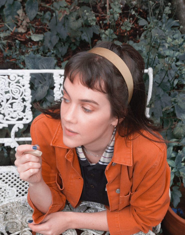 VIDEO PREMIERE: Bess Atwell - Time Comes In Roses 