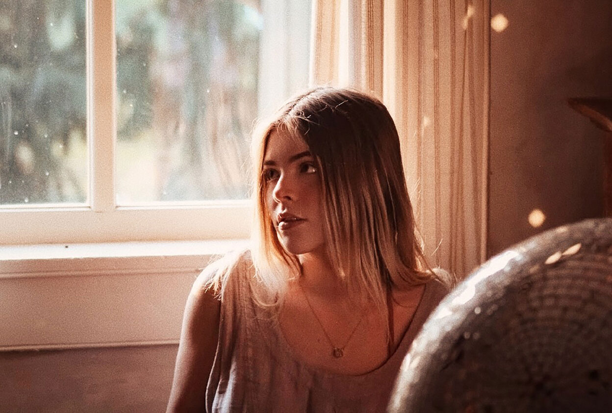 TRACK PREMIERE: Ellie Irwin - Hey Ellena 