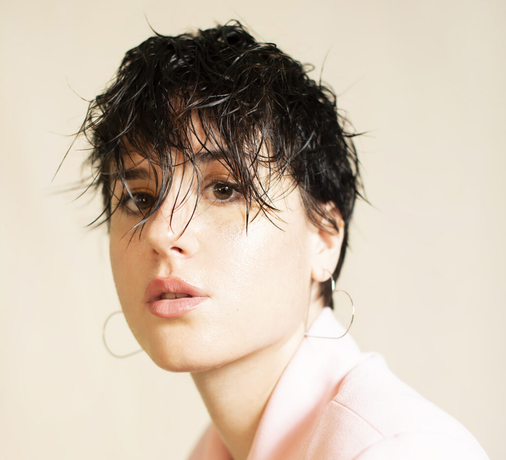 VIDEO PREMIERE: Fanni Mayer - FYILY 