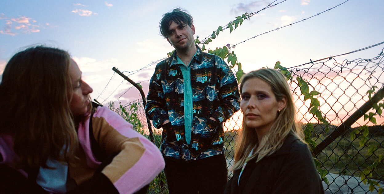 MIDDLE KIDS share new single 'Stacking Chairs' - Listen Now! 1
