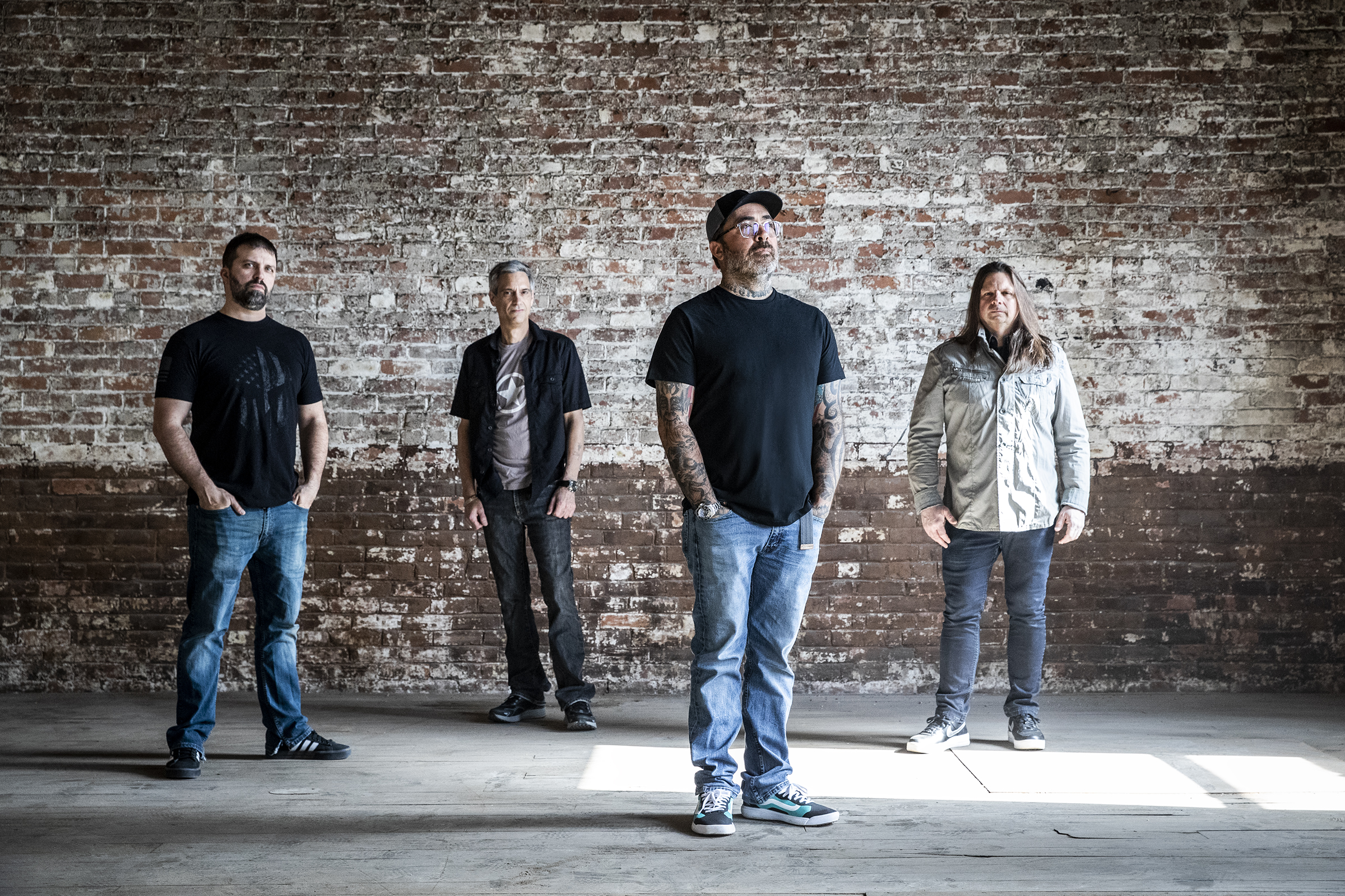 STAIND share live track ‘Mudshovel’ from upcoming album 'Live: It’s Been Awhile' 1