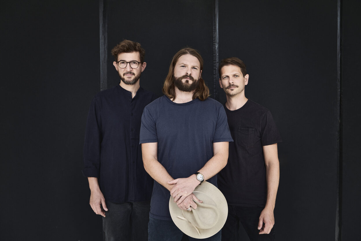 TRACK PREMIERE: MIGHTY OAKS break down relationship barriers on Americana-led track 'Ghost' 