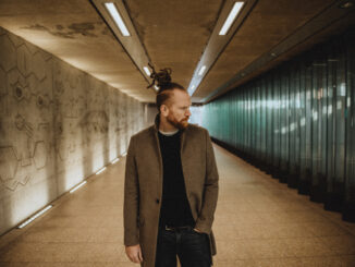 NEWTON FAULKNER announces new album INTERFERENCE (OF LIGHT) will be released on 20 August 1