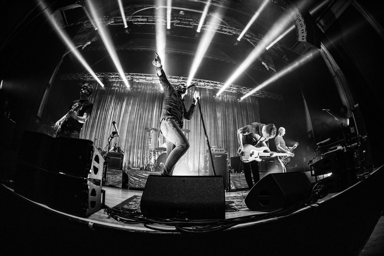 SHED SEVEN announce 'Another Night, Another Town' - The Greatest Hits Live 