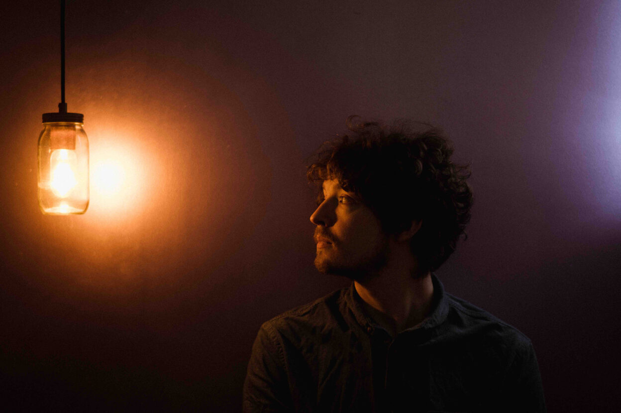 Northern Irish artist Conchúr White releases video for new single 'Dreamers' 