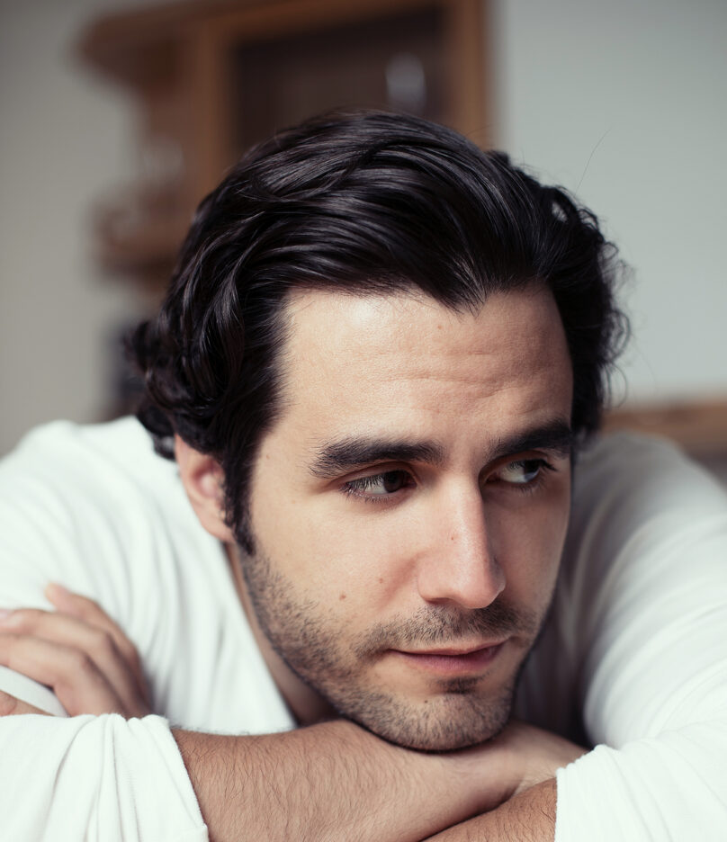 BEN CURA shares the video for his new neo-classical single 'Toutes Les Couleurs’ - Watch Now! 