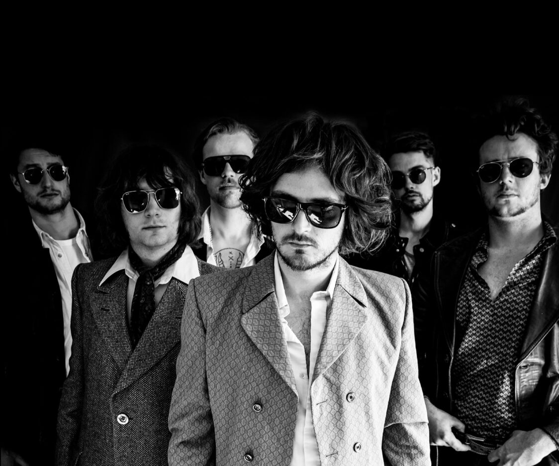 TRACK PREMIERE: Brighton's CREEPING JEAN return with new single 'Desert Sauce' 
