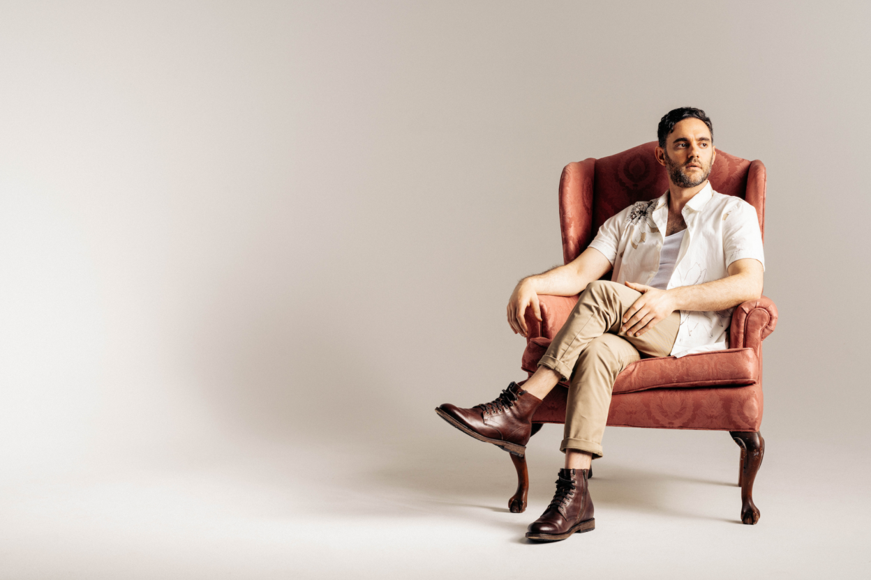 TRACK PREMIERE: Glass Dove – On My Own 