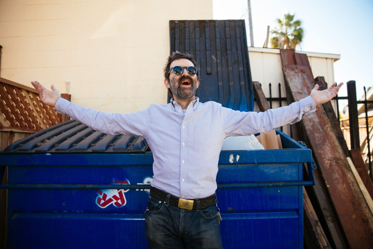 EELS announce headline Belfast show at The Telegraph Building on Friday 11th March 2022 1