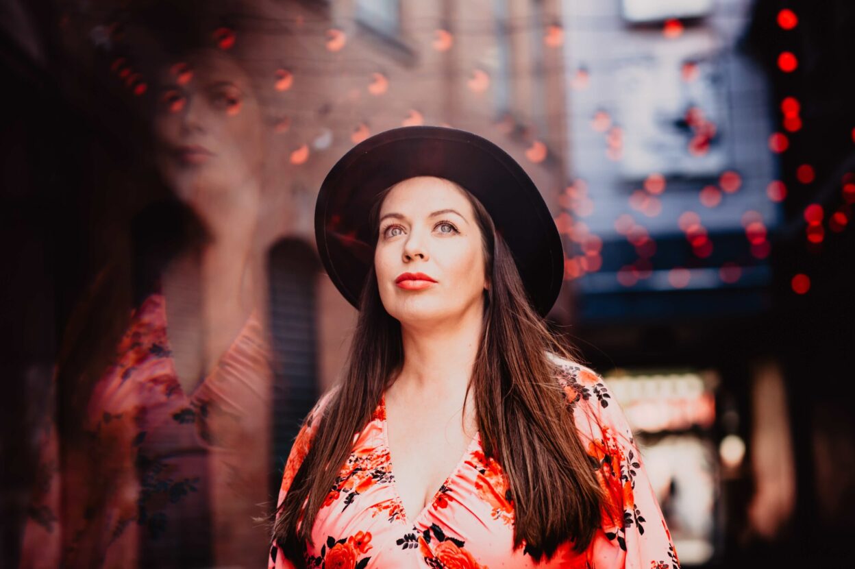 KATE NICHOLSON shares video for new single ‘Street Lamps’ - Watch Now! 