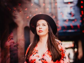KATE NICHOLSON shares video for new single ‘Street Lamps’ - Watch Now! 81 KATE NICHOLSON shares video for new single ‘Street Lamps’ - Watch Now!