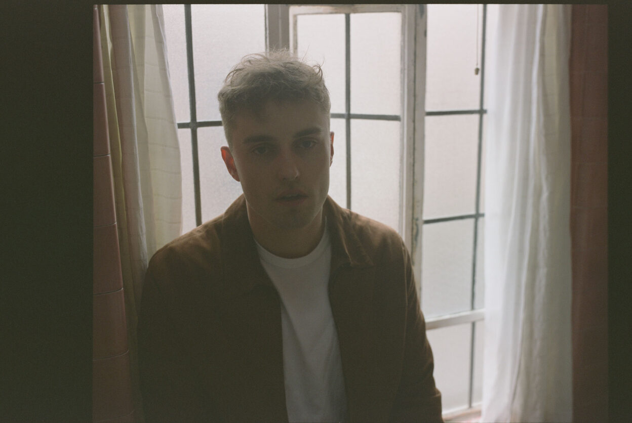 SAM FENDER announces new album 'Seventeen Going Under' set for 8th October release 