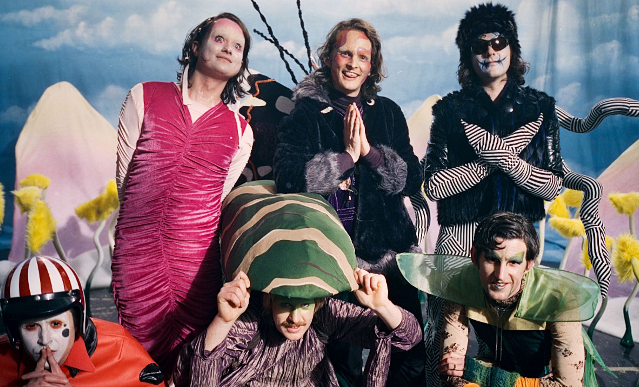 KING GIZZARD & THE LIZARD WIZARD share video for new single 'Catching Smoke' - Watch Now! 