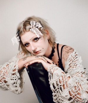 CAROLESDAUGHTER unveils haunting cover of Radiohead's 'Creep' - Listen Now 
