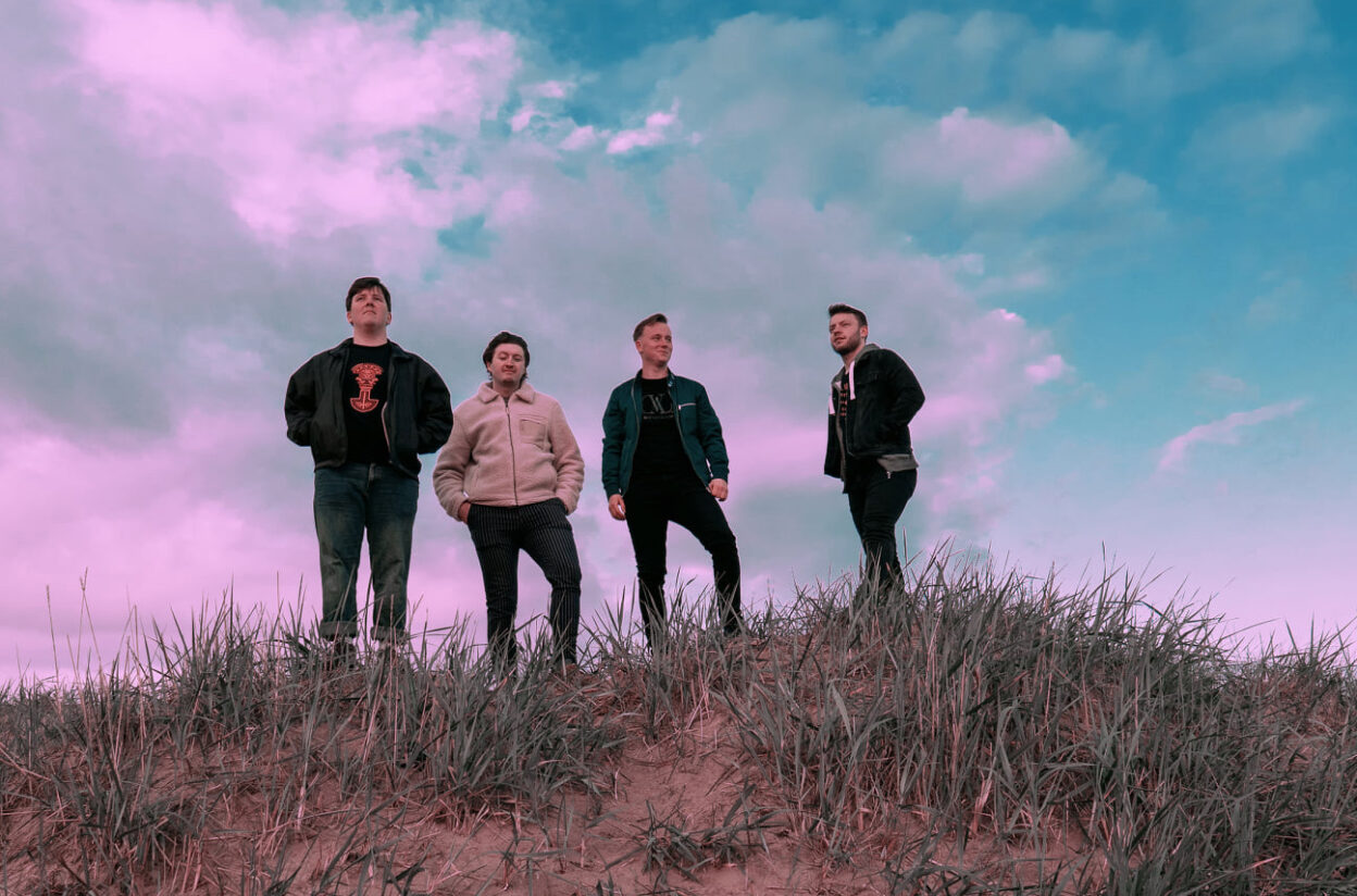 Fast-rising indie quintet SCREENTALK are back with new single 'Amplified' 