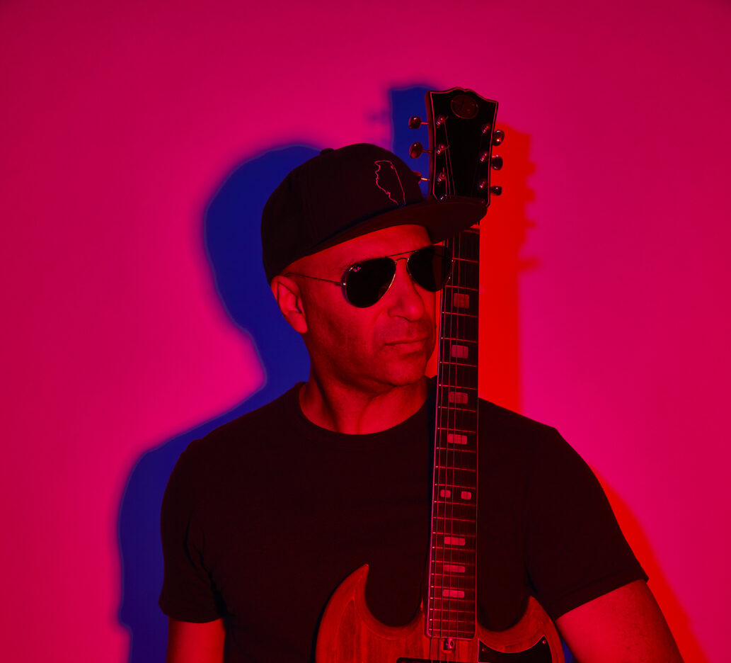 TOM MORELLO releases new single “Driving To Texas” featuring Phantogram 