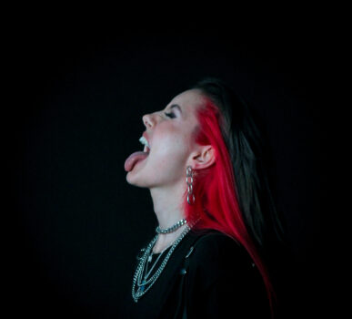 TRACK PREMIERE: Lauren Dejey - Like A Curse 