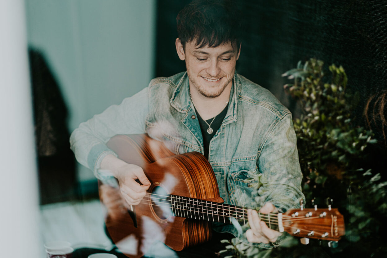 VIDEO PREMIERE: Ryan McMullan - Come Over Love 1