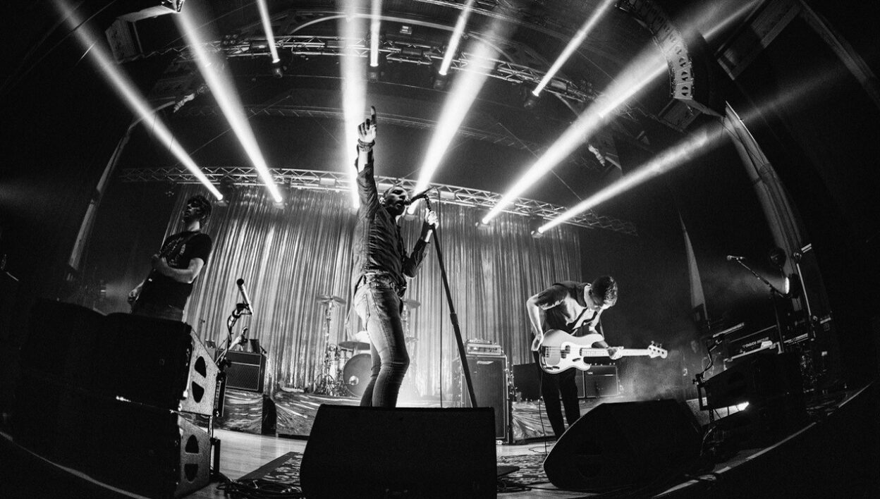 SHED SEVEN announce 25th-anniversary editions of their celebrated album 'A Maximum High' & UK tour 