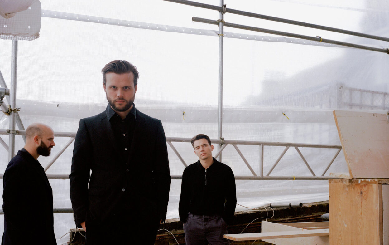 WHITE LIES share new single ‘I Don’t Want To Go To Mars’ from forthcoming sixth album 2