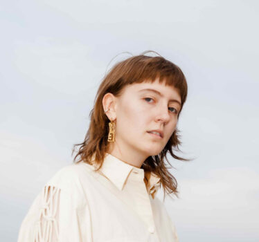 Norwegian-Irish singer-songwriter TARA NOME DOYLE shares new single 'Caterpillar' 