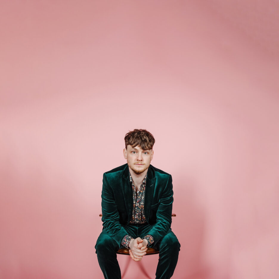 RYAN MCMULLAN releases video for latest single 'Static' 