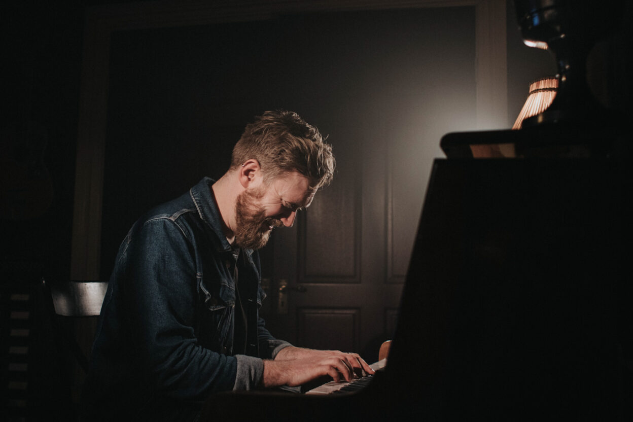 VIDEO PREMIERE: Gareth Dunlop - Animal (Live Session) 