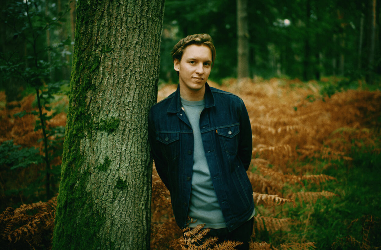 GEORGE EZRA debuts new single 'Green Green Grass' & announces SSE Arena, Belfast, 3Arena Dublin shows 1