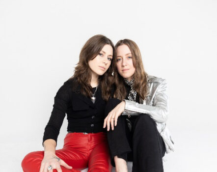 LARKIN POE share new single 'Bad Spell' & announce new album ‘Blood Harmony’ 1