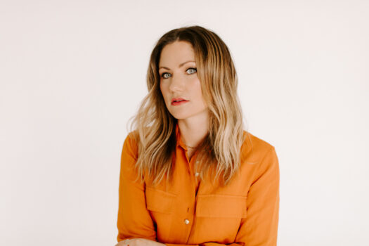 PREMIERE: Elise Hayes presents her personal & powerful ‘Human Heart’ EP 