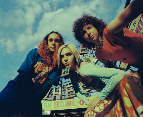 SUNFLOWER BEAN share new single 'In Flight' ahead of new album 'Headful of Sugar' 