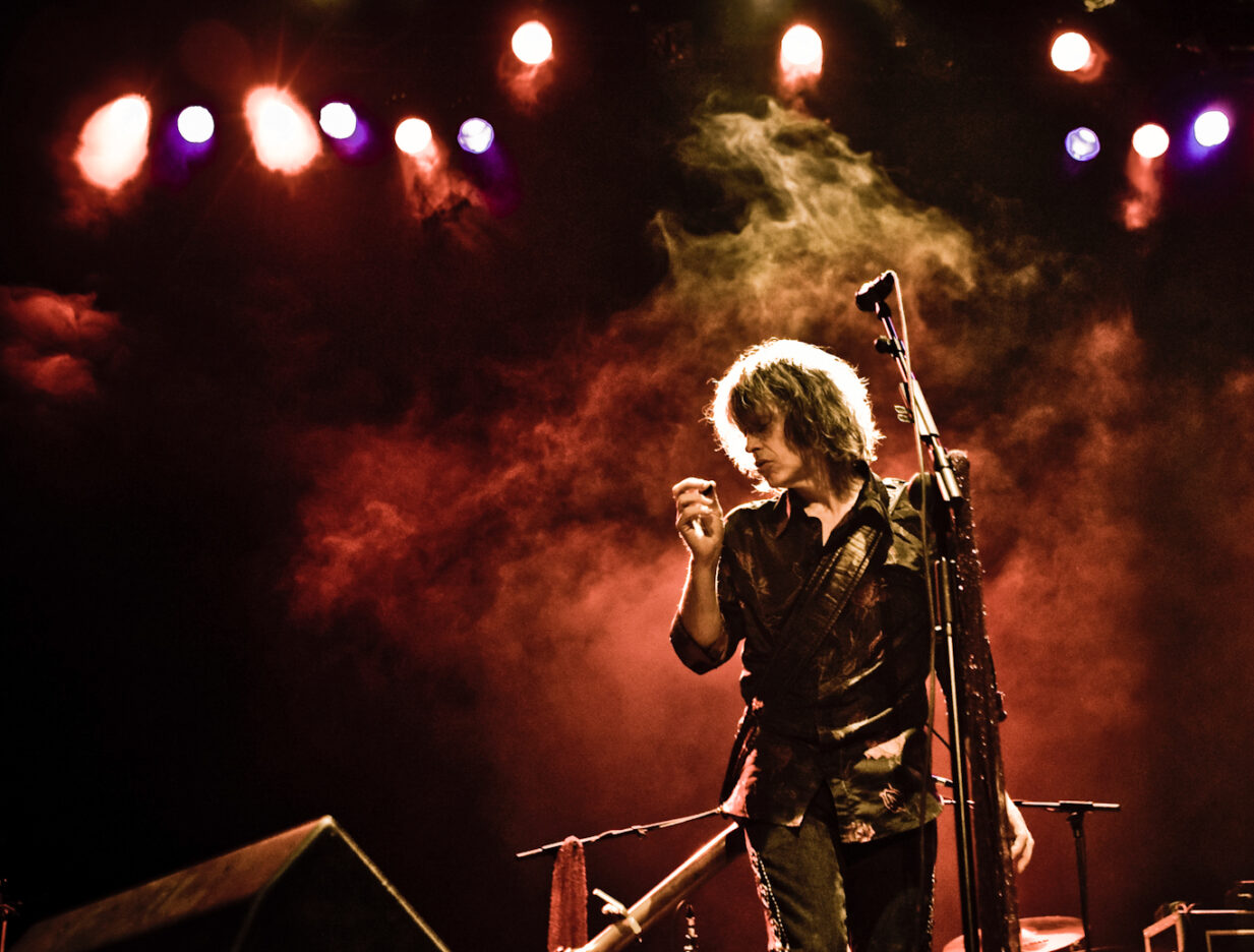 THE WATERBOYS celebrate landmark festival appearance with new track 'Glastonbury Fayre' 