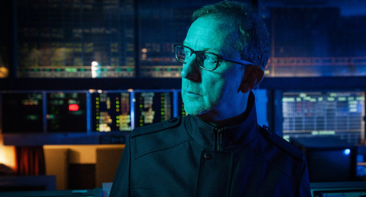 BLUR drummer DAVE ROWNTREE releases video for his debut single 'London Bridge' 