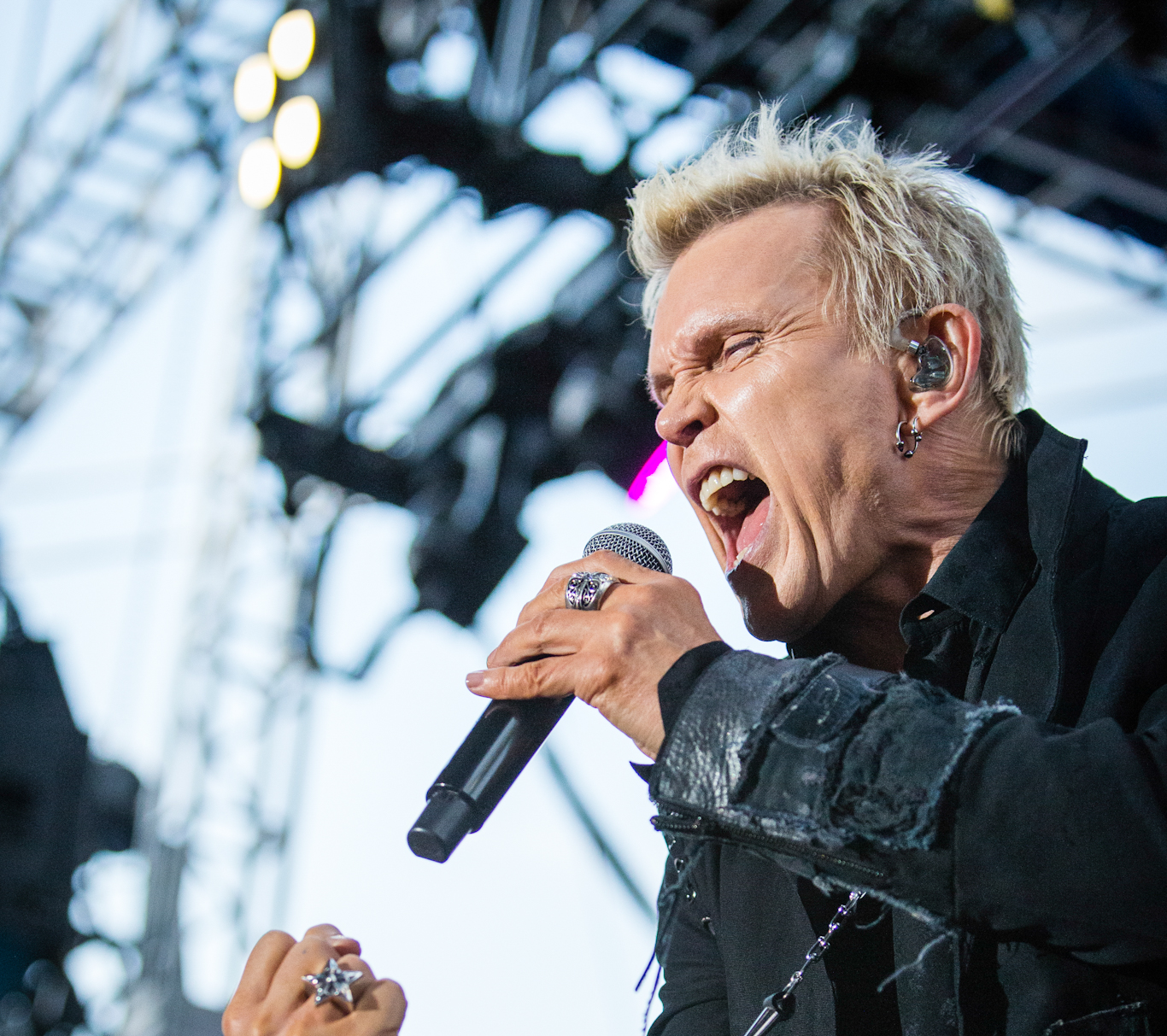BILLY IDOL adds TOYAH to line-up for Roadside Tour in October 1