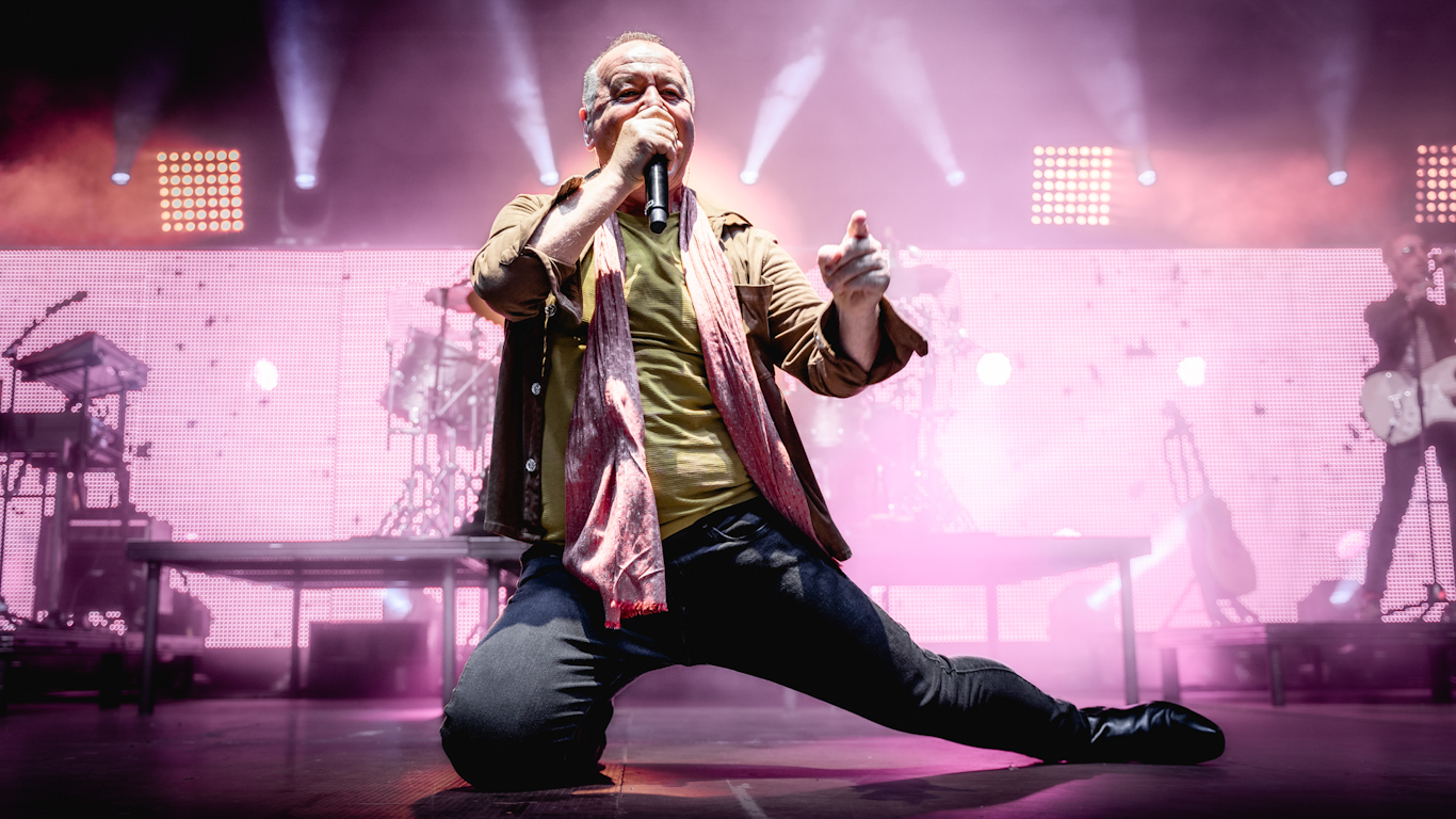 LIVE REVIEW: Simple Minds at Custom House Square, Belfast, Northern Ireland