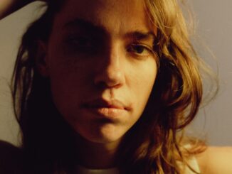 PHOEBE GO shares new single 'Hey' & announces her debut EP 'Player' - out October 28th 82 PHOEBE GO shares new single 'Hey' & announces her debut EP 'Player' - out October 28th