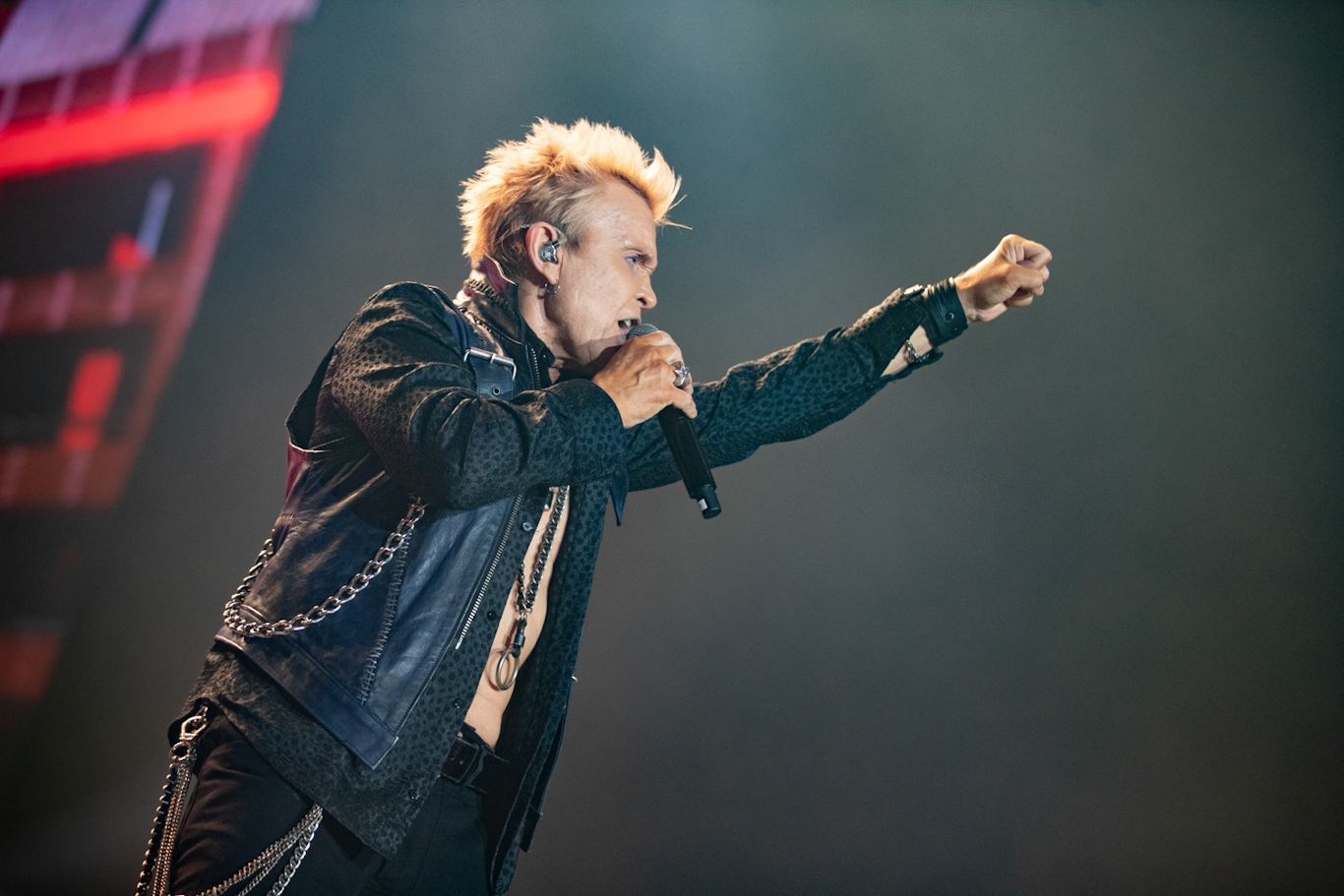 LIVE REVIEW: Billy Idol at Wembley Arena, London 89 LIVE REVIEW: Billy Idol at Wembley Arena, London