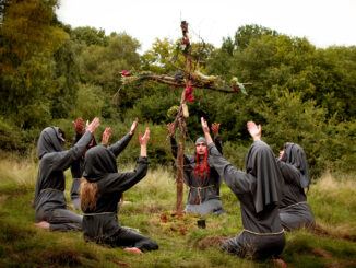VIDEO PREMIERE: Mediæval Bæbes - Personent Hodie 83 Mediæval Bæbes