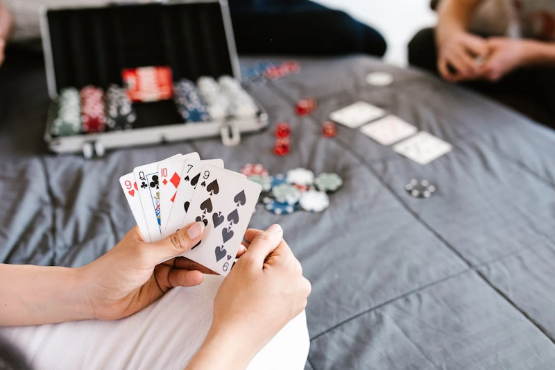 The Do's and Don'ts of Online Poker Etiquette